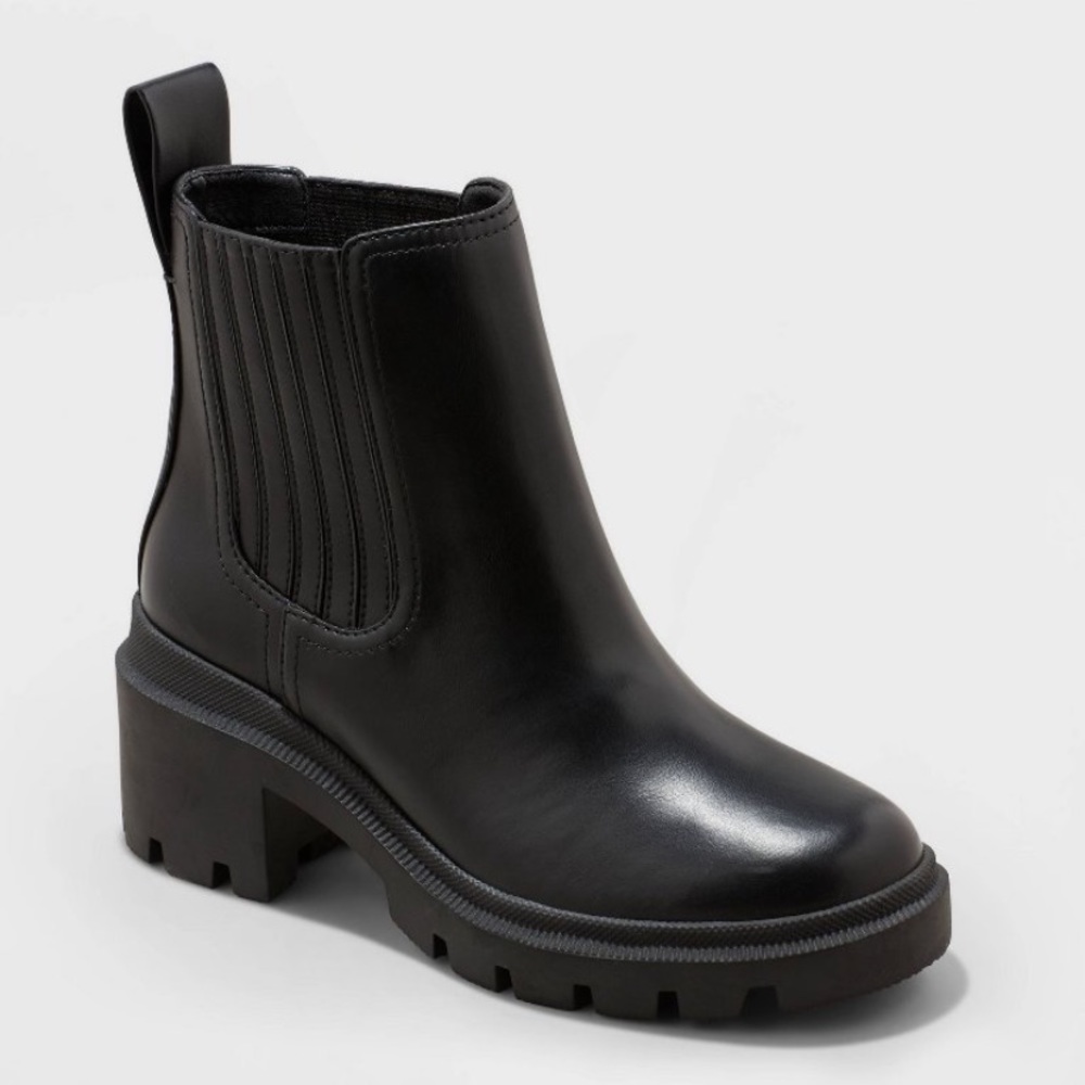 Universal Thread Naya Healed Chelsea boot with block heel and memory foam